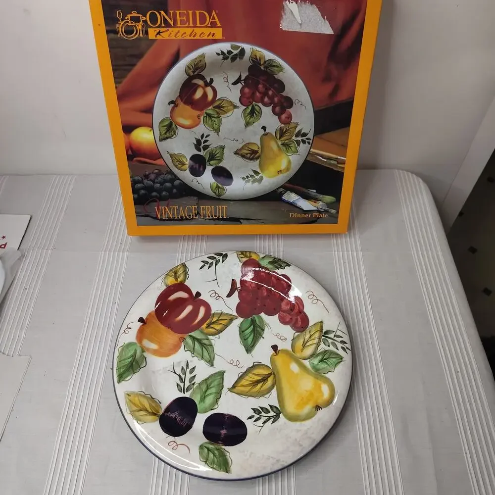 Oneida Kitchen Vintage Fruit Patten 10 5/8